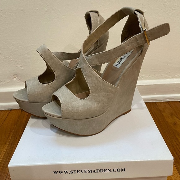 STEVE MADDEN - XTERNAL BONE WEDGES - SIZE 7 - Picture 4 of 9